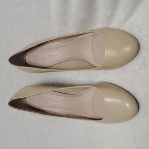 BCBGeneration pump heel shoes 8B Tan (Ss22)